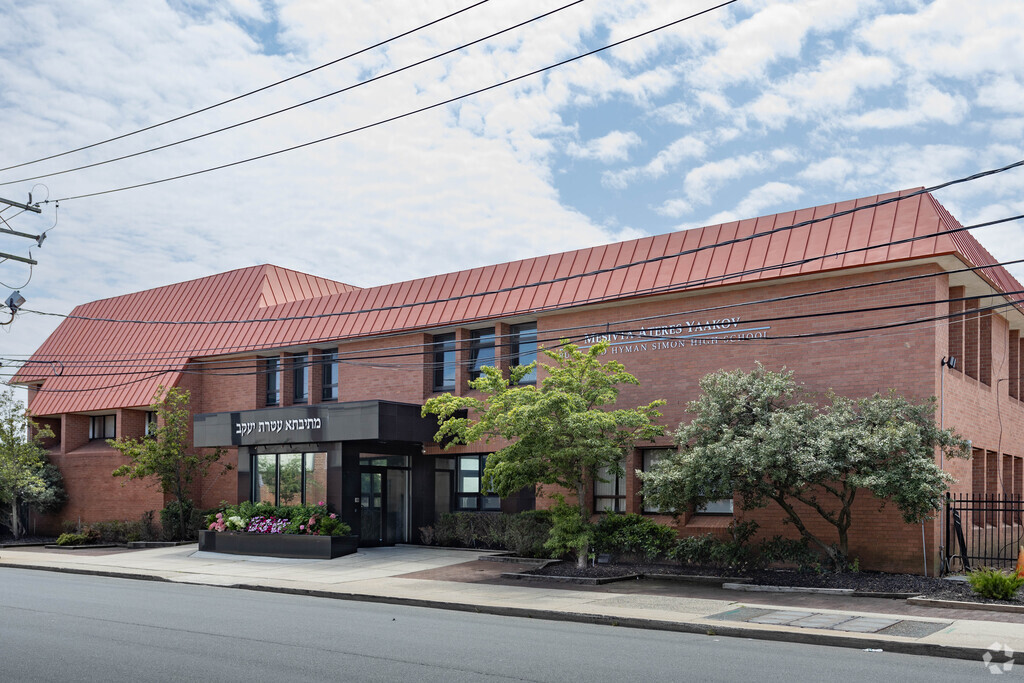 The Mesivta Ateres Yaakov School in Lawrence, NY is a private high school.