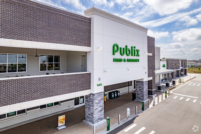 Hill Crossing Plaza is one of the shopping plaza in Minneola for residents and guests.