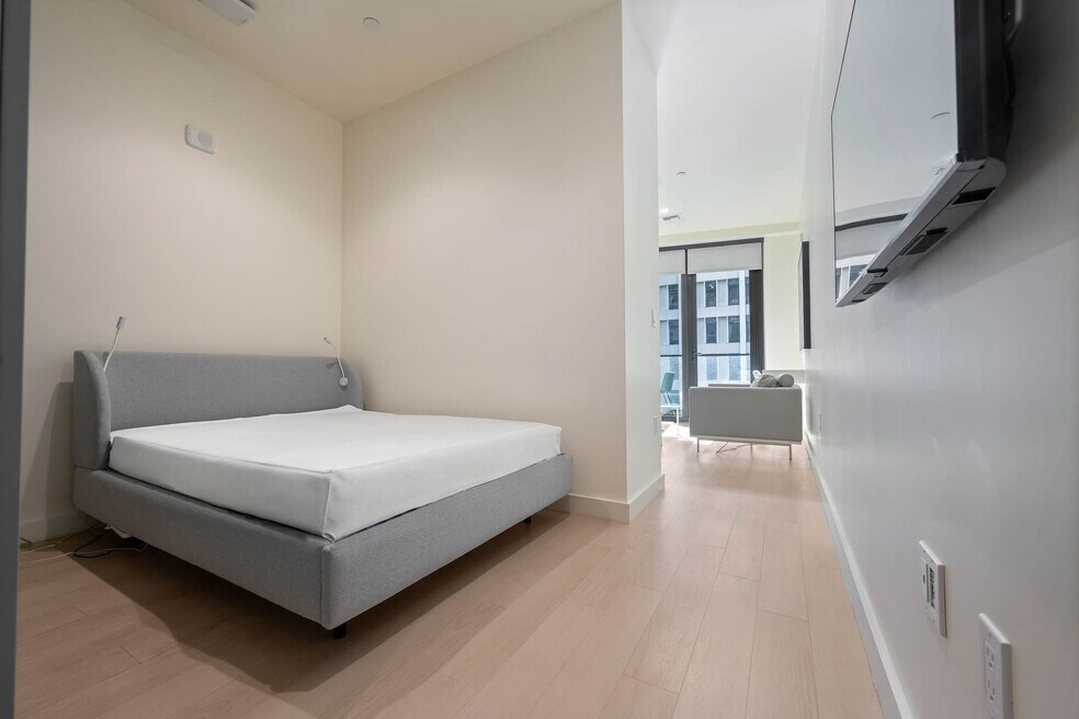 6401 Wilshire Blvd unit 1005, Los Angeles, CA 90048 - photo 1