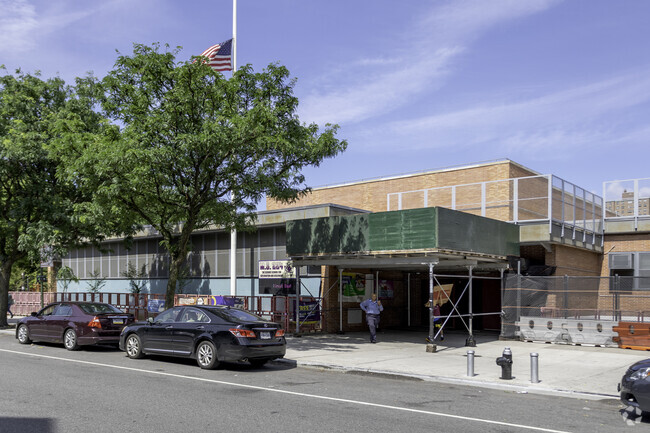 Ps/Is 224 is a public school located in Bronx, NY, which is in a large city setting.