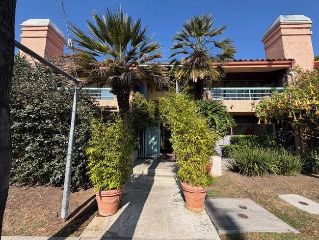 4627 Finley Ave unit 101, Los Angeles, CA 90027 - photo 3