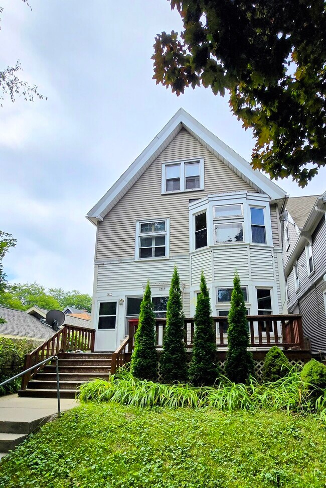 2817 N Cramer St Unit 2817A, Milwaukee, WI 53211