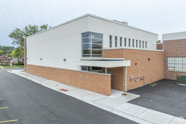 Komarek Elementary School has a student-teacher ratio of 12 to 1.
