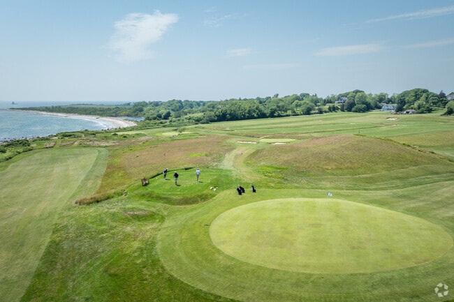 Hay Harbor Club’s 9 hole links course offers views of Race Rock Lighthouse and Long Island Sound.