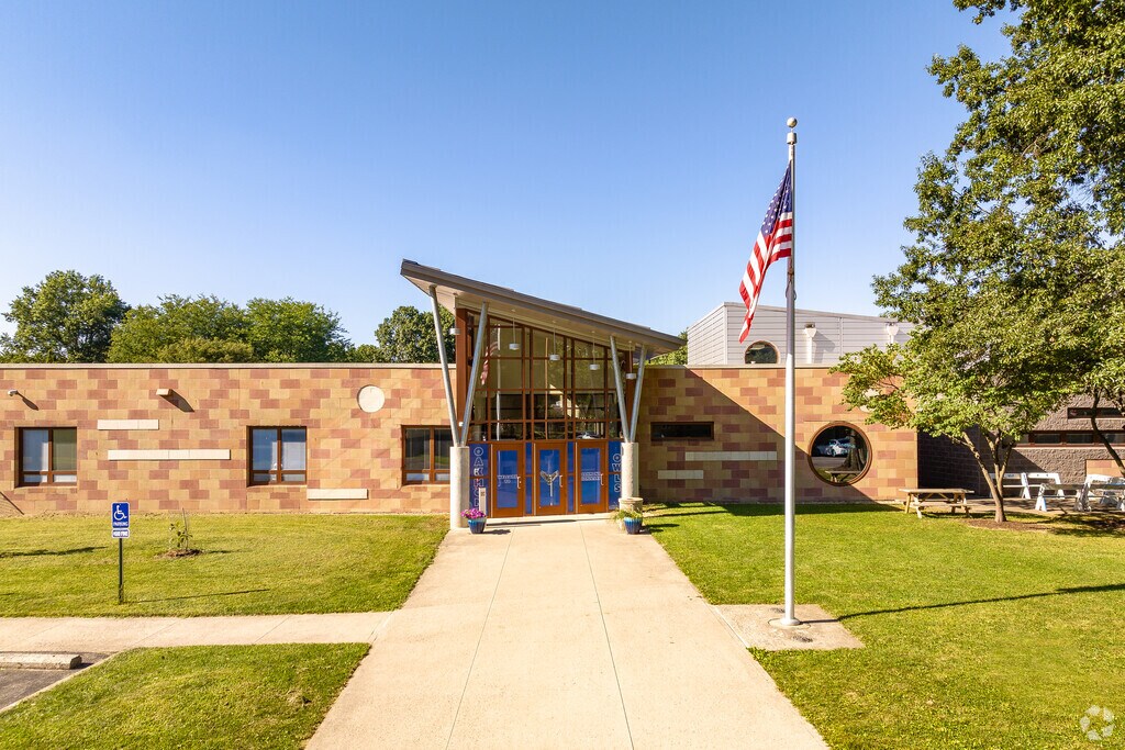 Oakmont Elementary School is a public school in Columbus, Ohio.