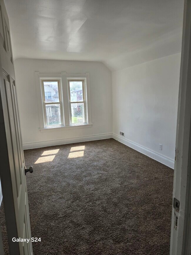 1135 Woodville Rd, Toledo, OH 43605 - photo 2