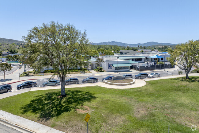 The drop off zone of the Twin Oaks Elementary School in San Marcos.