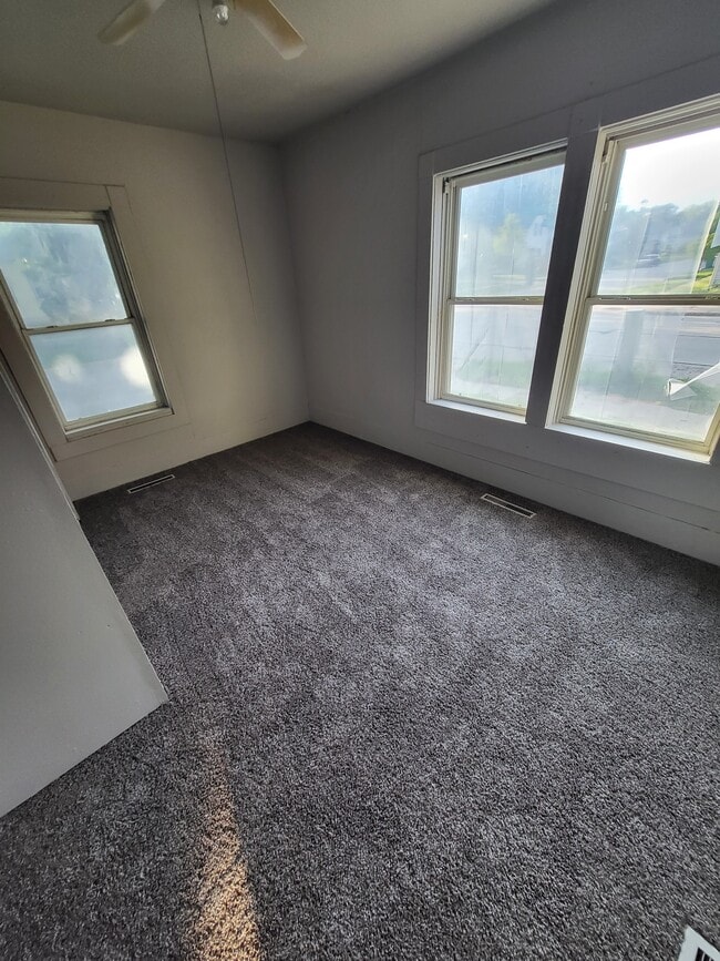 378 W Division St unit Lower, Fond Du Lac, WI 54935 - photo 5