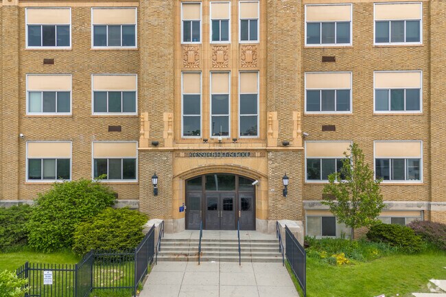The student to teacher ratio at Messmer Saint Rose is 19:1.