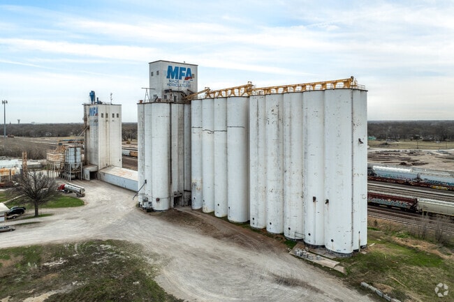 AgChoice is a grain mill located in Emporia Kansas.