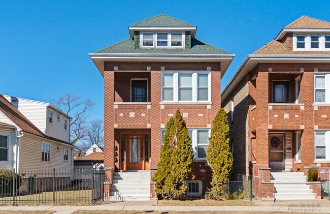 2836 W 40th St unit second floor, Chicago, IL 60632 - photo 2