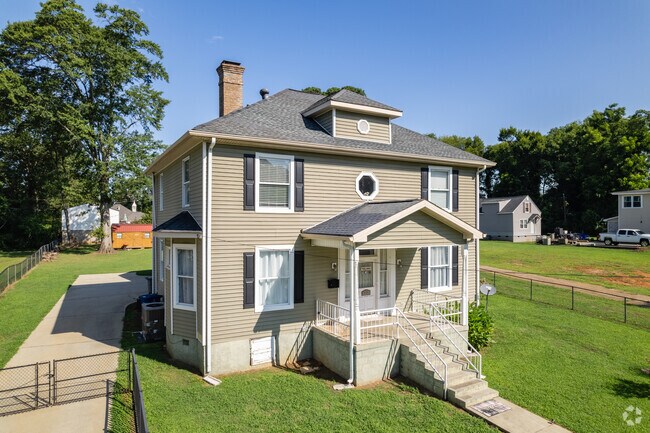 Large 2-story homes are located along Marion Avenue in South Converse.