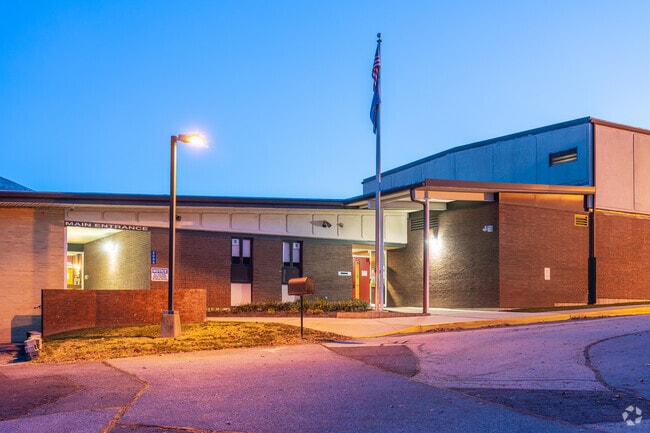 Newberry Elementary School has a 13 to 1 student-teacher ratio.