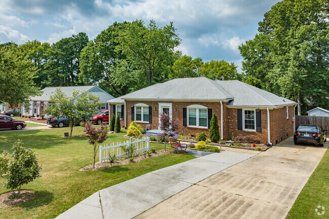 Several styles of ranch homes sit side by side in Lamrocton.