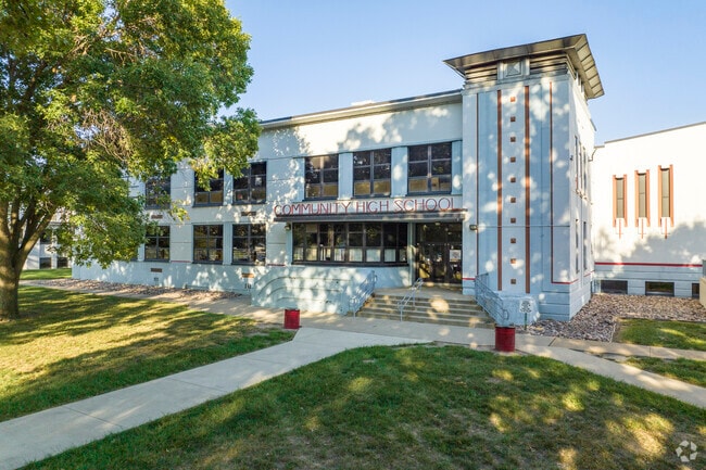 Roxana Sr High School is rated as a 3/10 from GreatSchools.com.