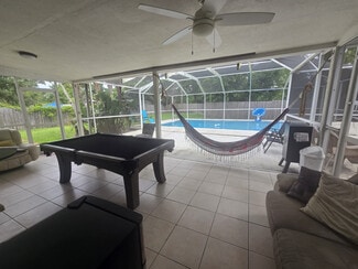 8029 S Meadowview Cir, Tampa, FL 33625