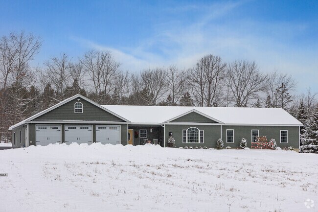 Ranch style homes can be found in HoldenRanch‑style homes appear across Holden’s tree‑lined residential roads.