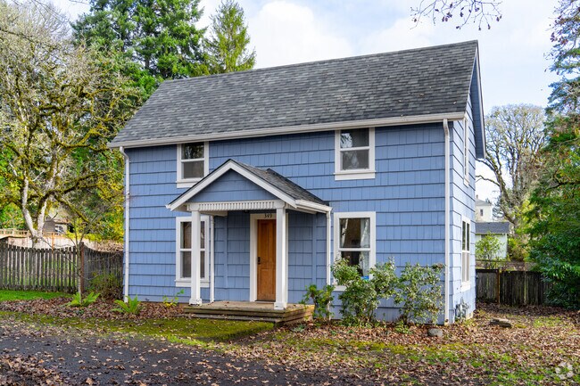 Most of Philomath is made up of older homes, giving the neighborhood streets variety and character.