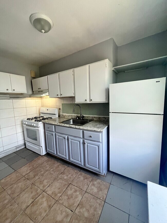 85 Stevens Ave unit 1, Jersey City, NJ 07305 - photo 2