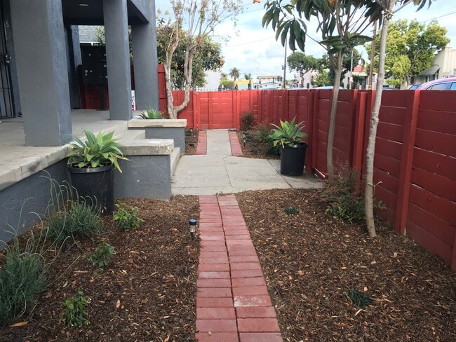 1151 E 15th St, Long Beach, CA 90813 - photo 3