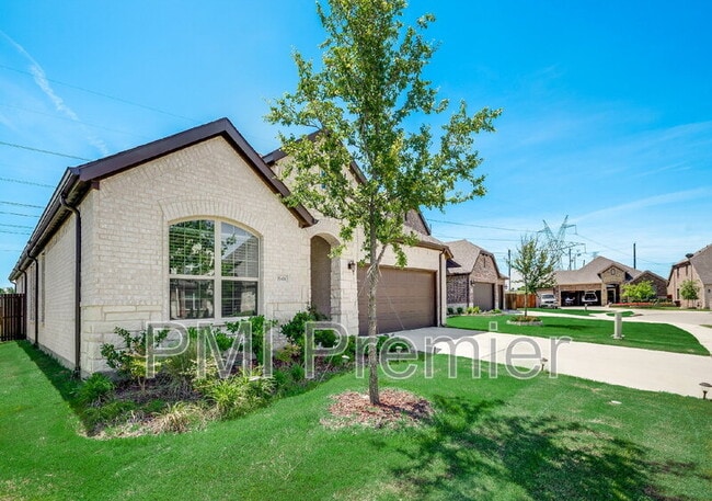 15404 Pioneer Bluff Trail, Roanoke, TX 76262 - photo 2