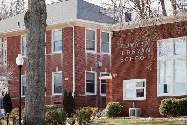 Edward H. Bryan Elementary School in Cresskill, NJ has 515 students.
