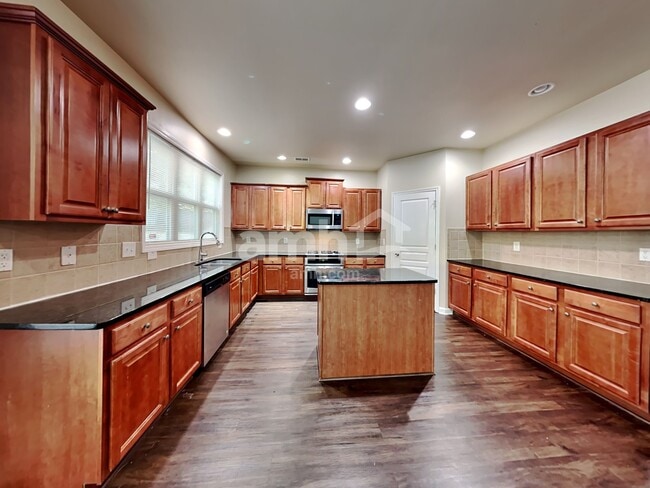 748 York View Dr, Auburn, GA 30011 - photo 3