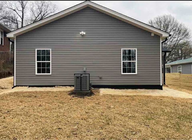 1110 Thurmond St, Winston Salem, NC 27105 - photo 4