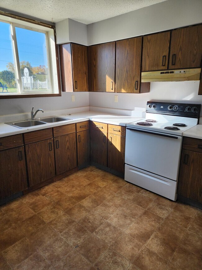 507 Rosemere Ln unit 4, Maquoketa, IA 52060 - photo 3