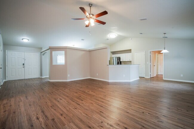 402 S Dixie Dr, Howey In the Hills, FL 34737 - photo 5