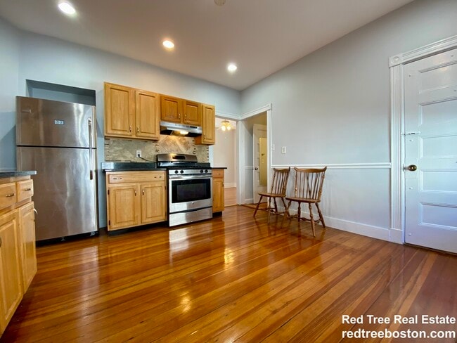 14 Dalrymple St unit 3, Jamaica Plain, MA 02130 - photo 2
