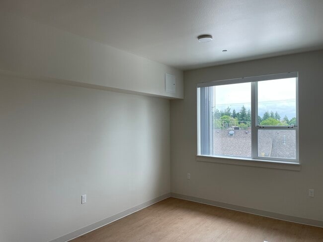 Berry Ranch Apartments, Portland, OR 97266 - photo 2