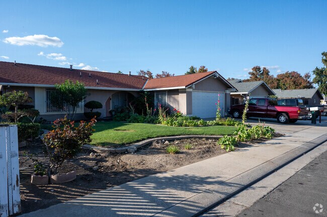 There are plenty of one-story ranch homes, all over the Bystorm neighborhood.