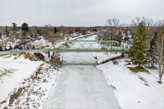The Erie Canal Heritage Trail, a 360-mile-long trailway that goes between Albany and Buffalo, runs through the Greece.