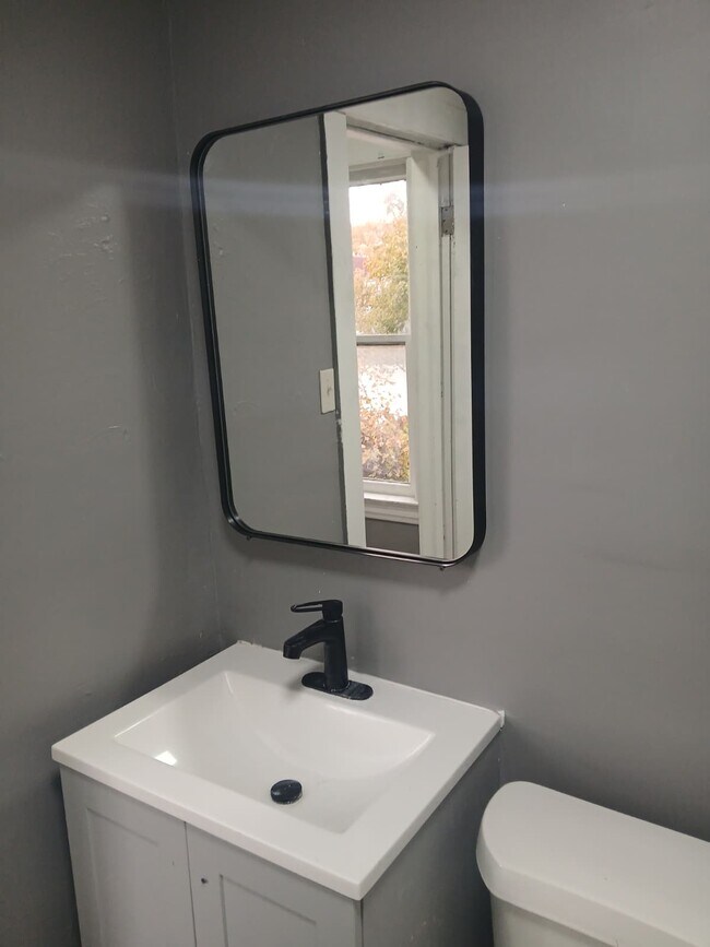 713 E 156th St unit 2, Cleveland, OH 44110 - photo 4