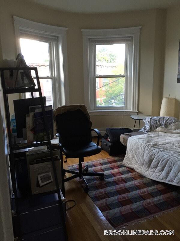 208 Winthrop Rd Unit 32, Brookline, MA 02445