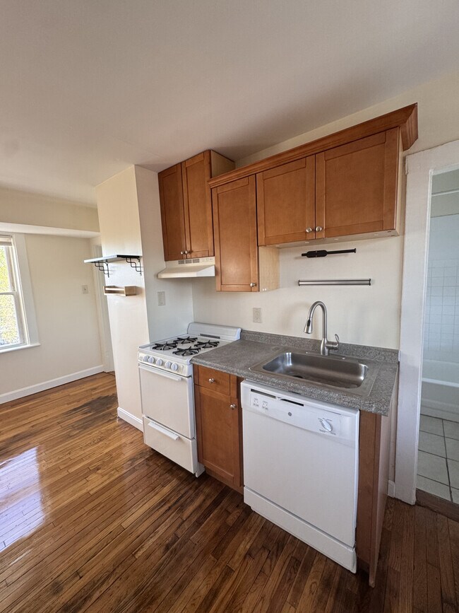 30 Hanson St Unit 3, Somerville, MA 02143