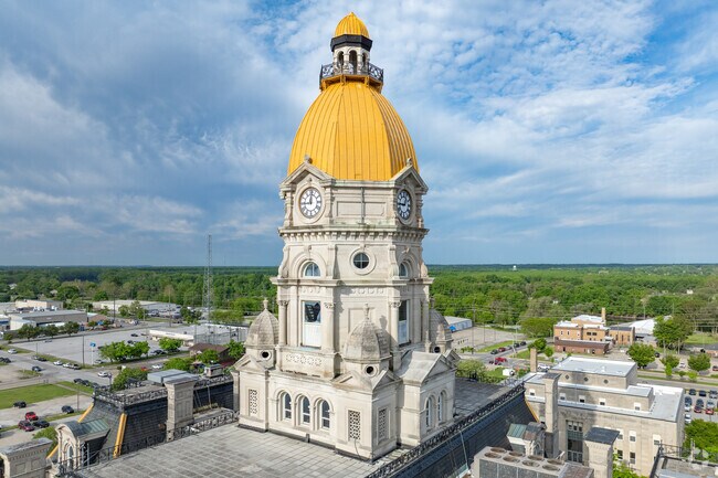 Southland-Sarah Scott is nearby the Terre Haute courthouse.
