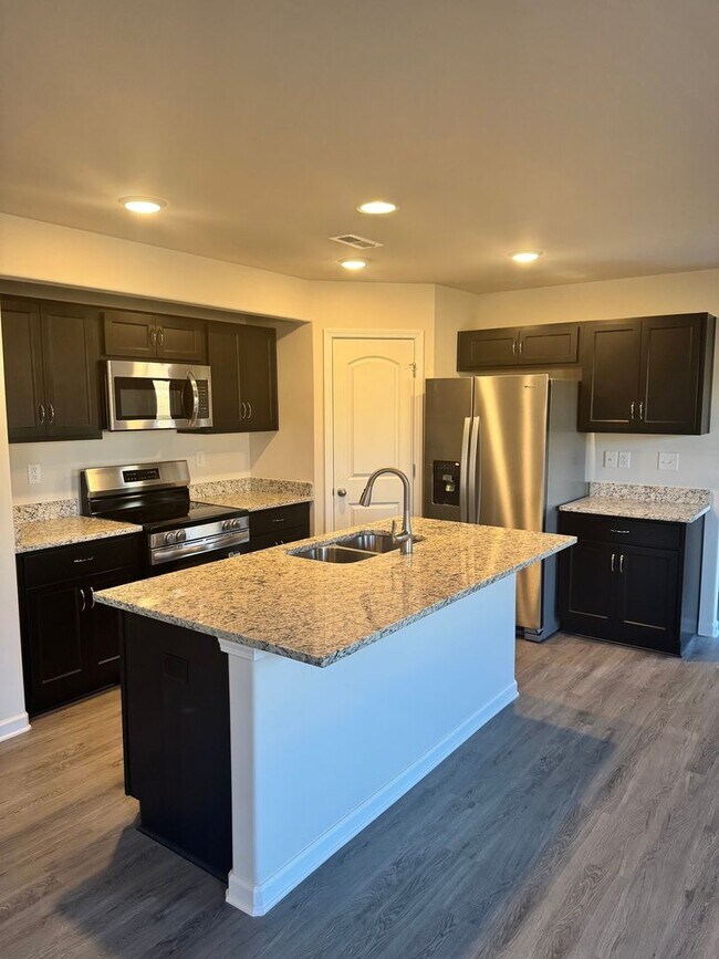 914 W Sumter St, Shelby, NC 28150 - photo 2