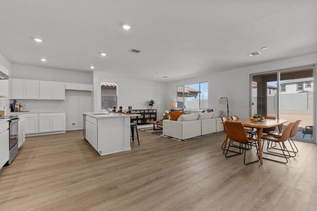 17182 W Oberlin Way, Surprise, AZ 85387 - photo 2