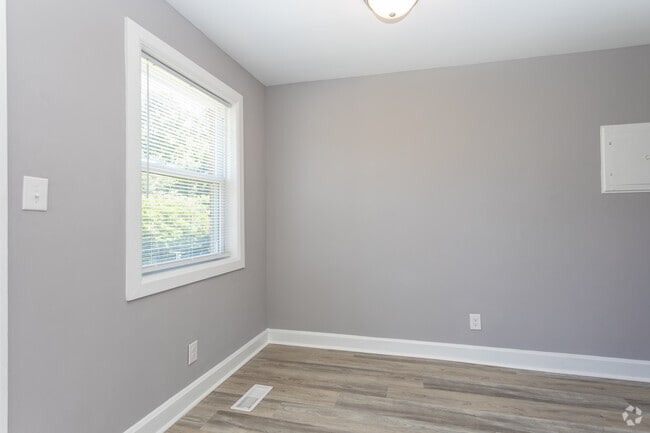 2BR, 1BA - 916SF - Dining Area