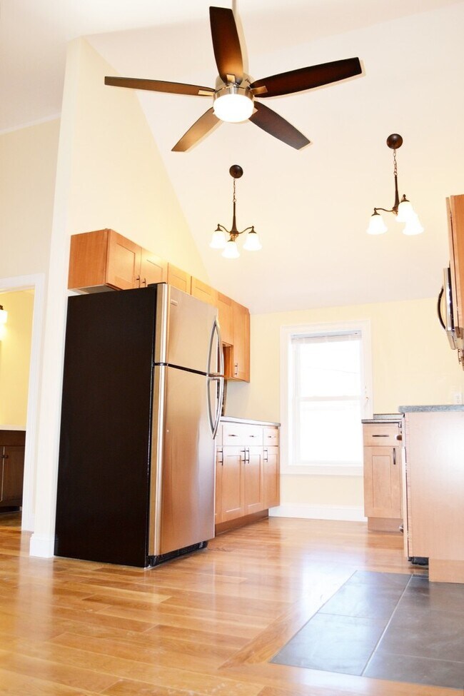 220 North Ave unit 2, Burlington, VT 05401 - photo 2