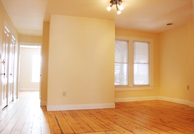 147 N Union St unit 2, Burlington, VT 05401 - photo 3