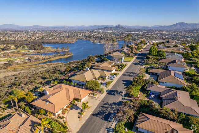 Neighborhood Views lined up with Lake Murry in the background.