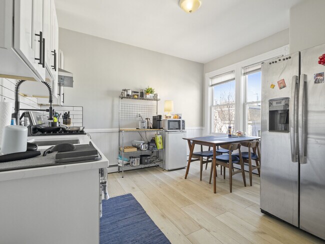 147 Columbia St unit 2L, Cambridge, MA 02139 - photo 3