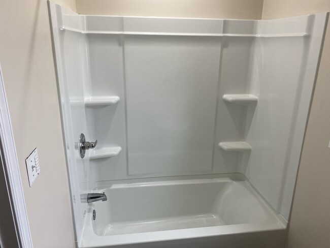 New Tub w surround
