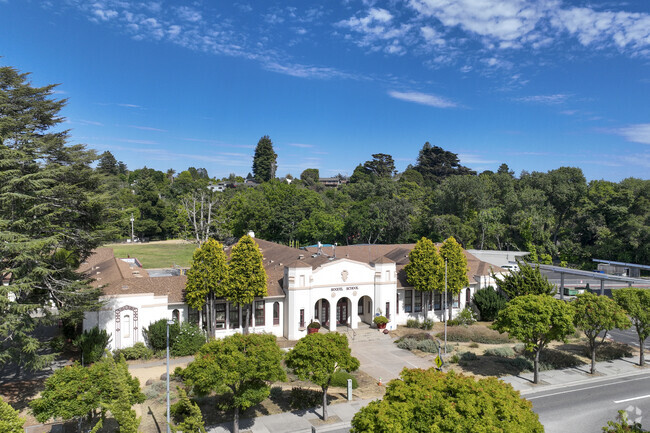 Soquel Elementary School it's very community oriented.