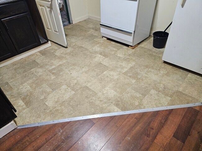 613 Poplar St unit Benton apartments, Benton, KY 42025 - photo 4