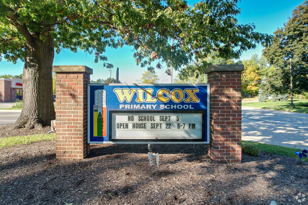 The Wilcox Primary School signage welcomes, students, faculty, and parents.