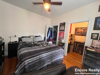 65 Park Dr Unit 17, Boston, MA 02215